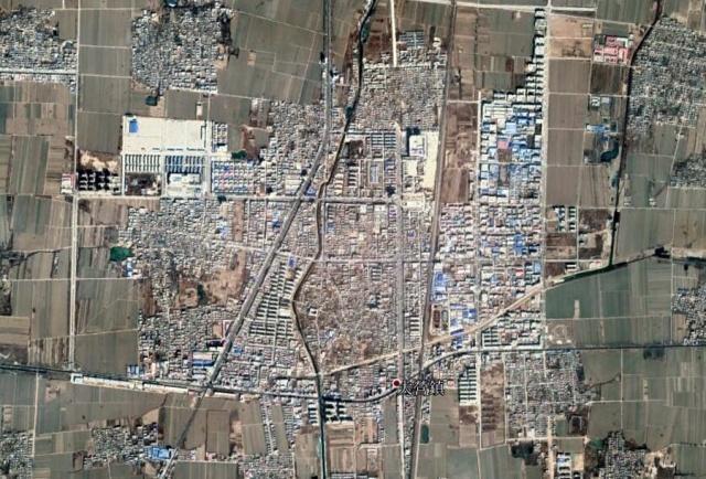 看河北省衡水市枣强县的卫星地图,会发现在枣强县城正南方约20公