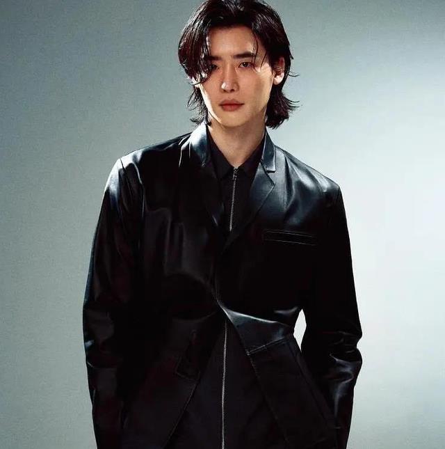 男星扎堆留长发:柳俊烈像大妈,李钟硕油腻,看到他粉丝直接崩溃