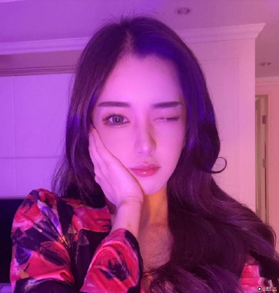 爆红"抖音第一美女"真面目微博疯传网民看傻,开美颜关