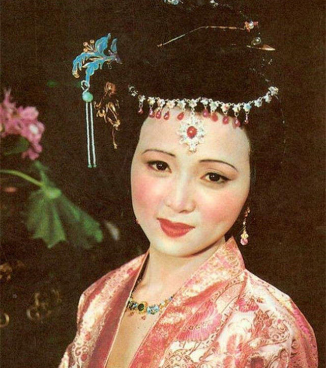 红楼梦:难怪贾珍要为可卿停灵四十九天,看她肚子里有啥秘密