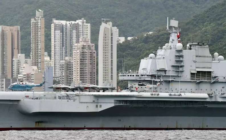 山东舰终于回家了,可甲板上的歼-15去哪了?