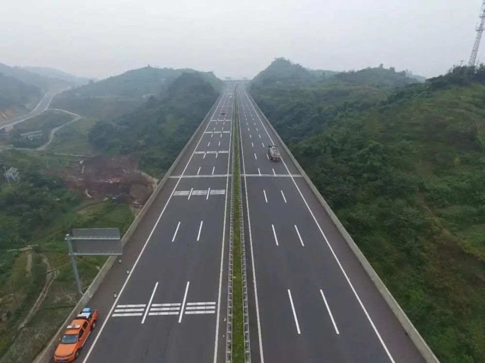 重庆与四川2019经济总量对比_四川重庆地图(2)