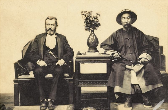 1958年,李鸿章的尸骨被挖出后,挂在拖拉机后面游街示众