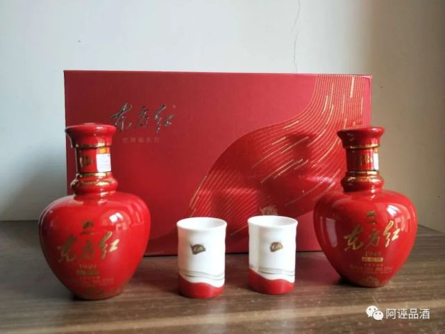 再品剑南春酒