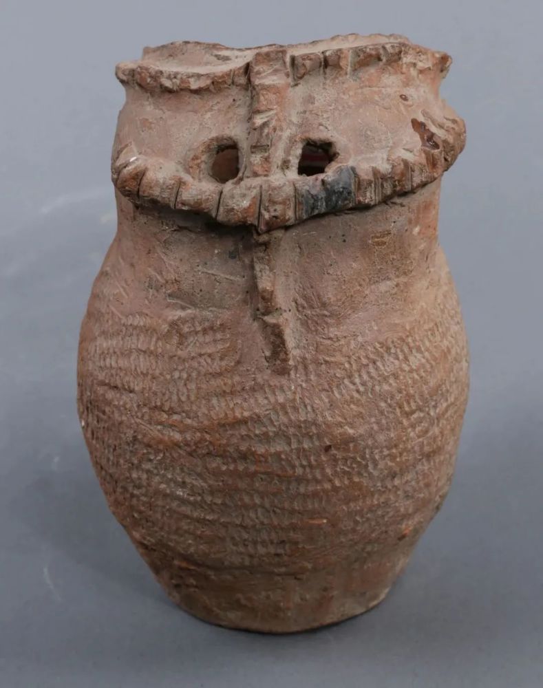 齐家文化鸮形夹砂红陶罐 二级文物