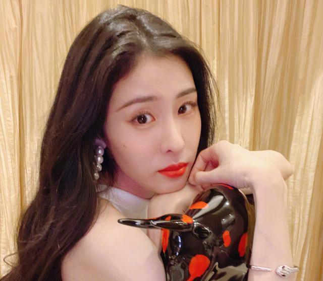恋爱脑张碧晨:痴恋华晨宇执意生女,挽回无望前路迷茫