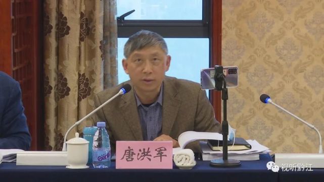 唐洪军代表建议,要加大科技创新的投入,健全产学研用的科学体系,要