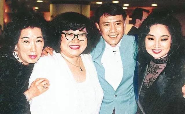 邓丽君仙逝26周年,幸好人间还有徐小凤,同台画面太经典