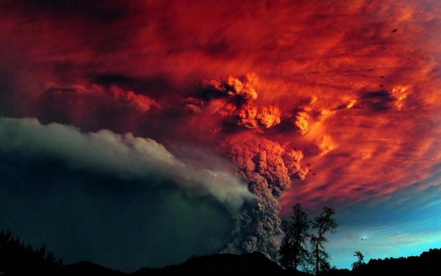 全球最大火山口,规模远超黄石超级火山,就在我国附近