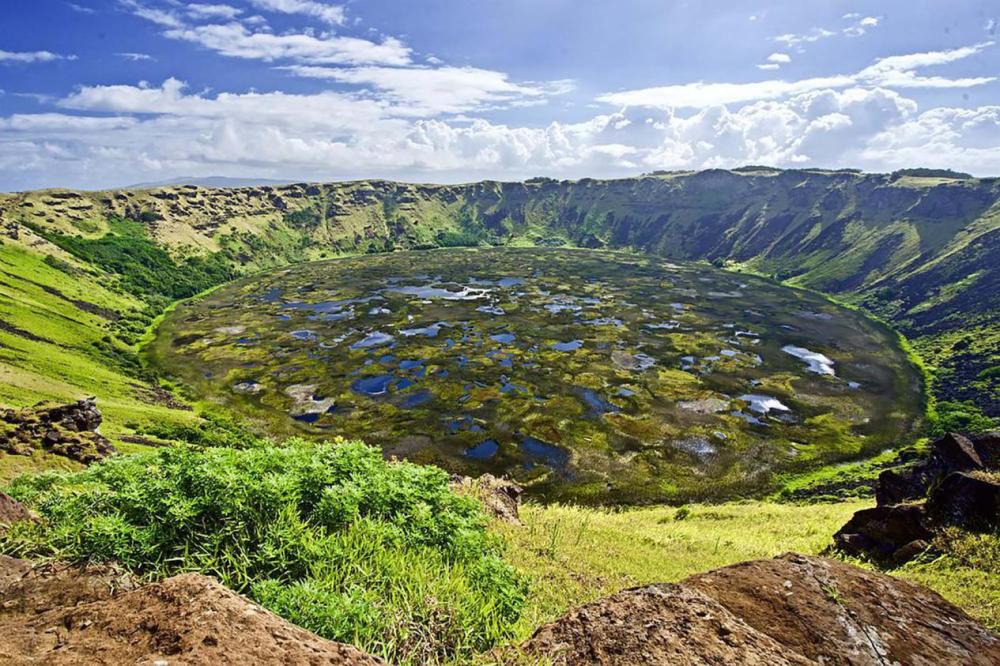 全球最大火山口,规模远超黄石超级火山,就在我国附近