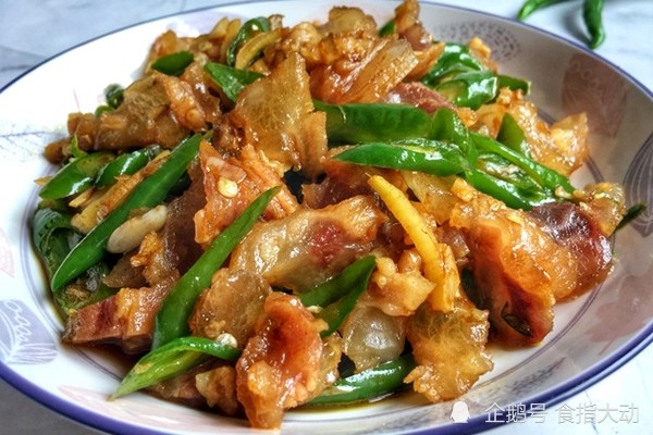 青椒炒牛蹄筋