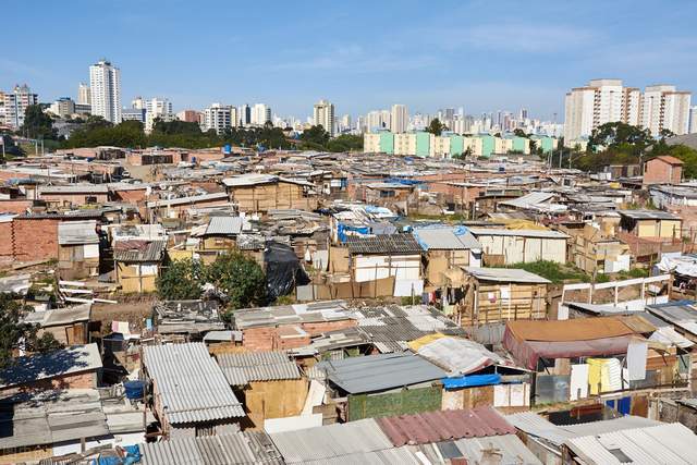 国外贫民窟与城市对比