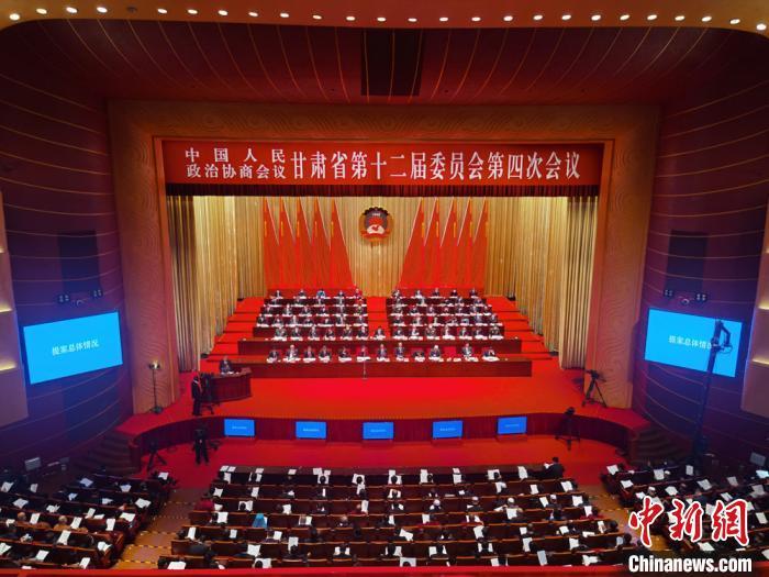 1月24日,政协甘肃省第十二届委员会第四次会议在兰州开幕. 张婧 摄