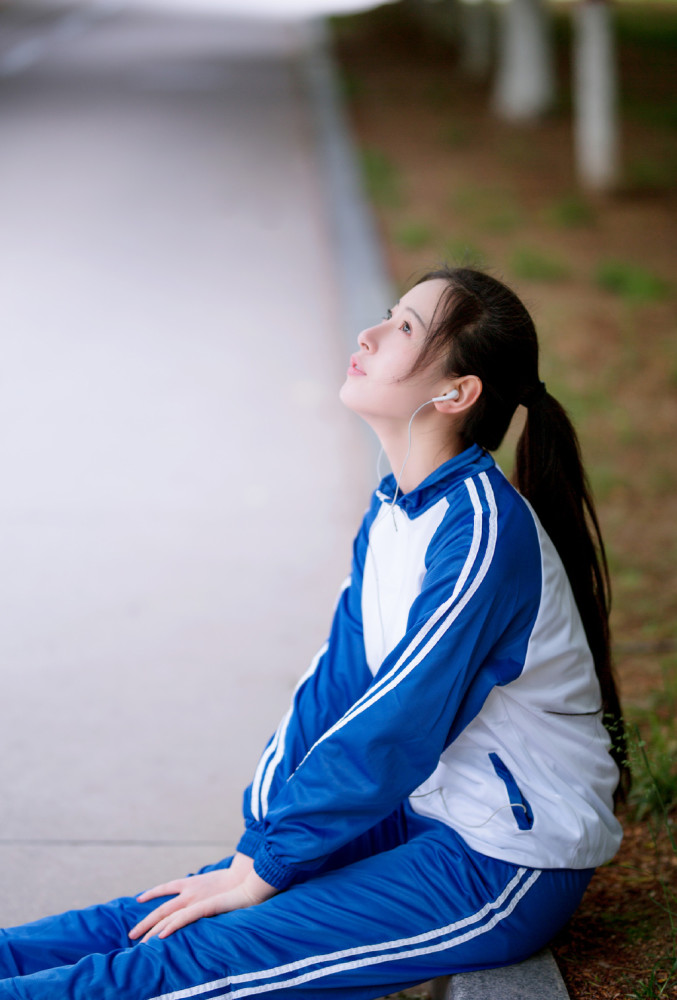 清纯校服靓丽美女大学生清新自然