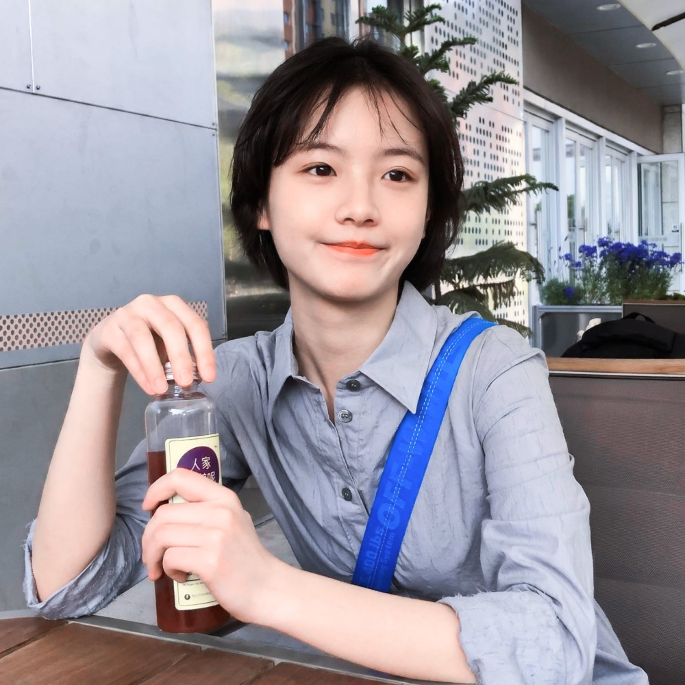李庚希头像/壁纸/活捉一只宝藏女孩儿