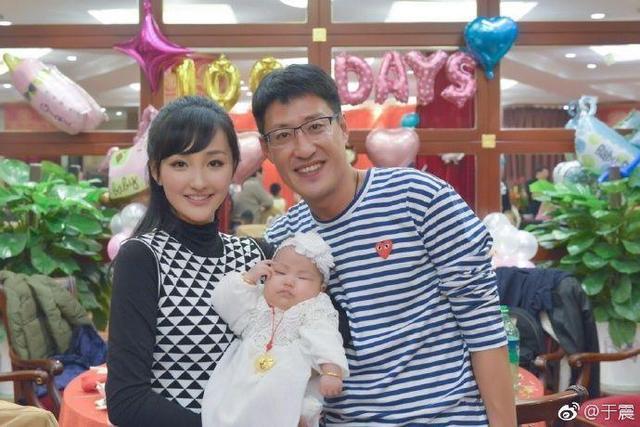 于震老婆辛月有了孩子此后,更是尽心全意投入到家庭糊口中,在家当
