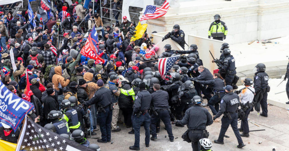 抗议者不戴口罩大喊大叫美国会骚乱后38名警察感染新冠