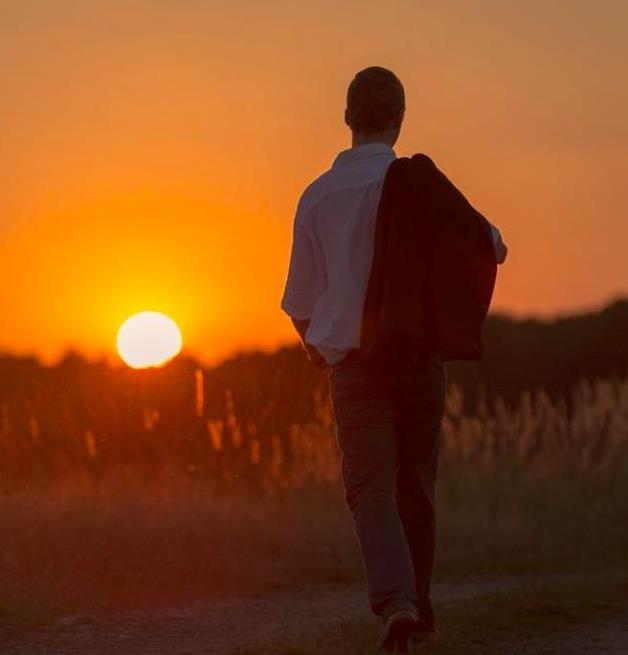 心理测试:哪个男人的背影最悲伤?测你会不会经历二次
