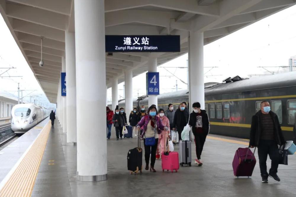 渝贵铁路开通三年,遵义等七个车站累计发送旅客约2128