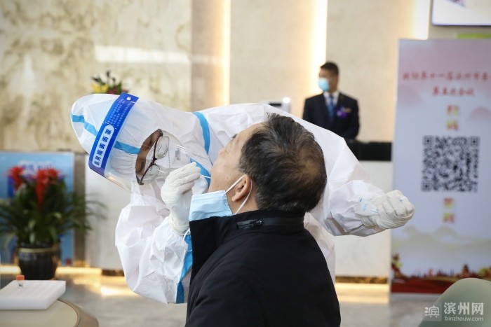 入驻前,进行咽拭子核酸检测