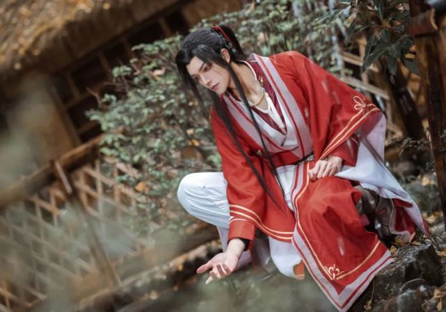 《天官赐福》颜值超高的cos,希小白非常敬业,这个花城