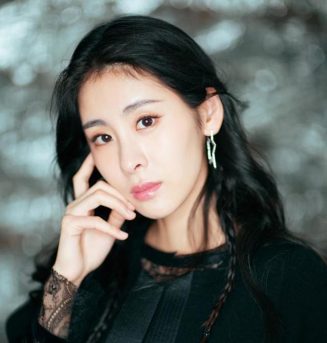 张碧晨出道前历史被扒,曾是张艺兴私生,不会我是最后知道的吧?