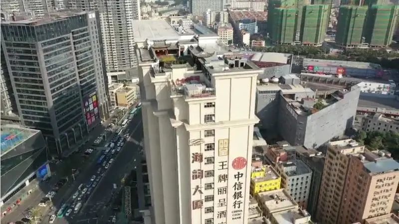98米的海韵大厦十分显眼.