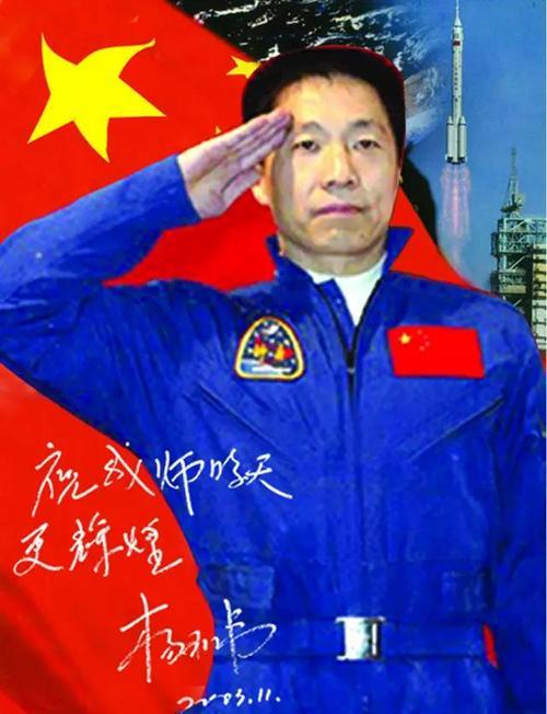 杨利伟孤身太空时,曾听到敲窗声,17年后知道真相后,心