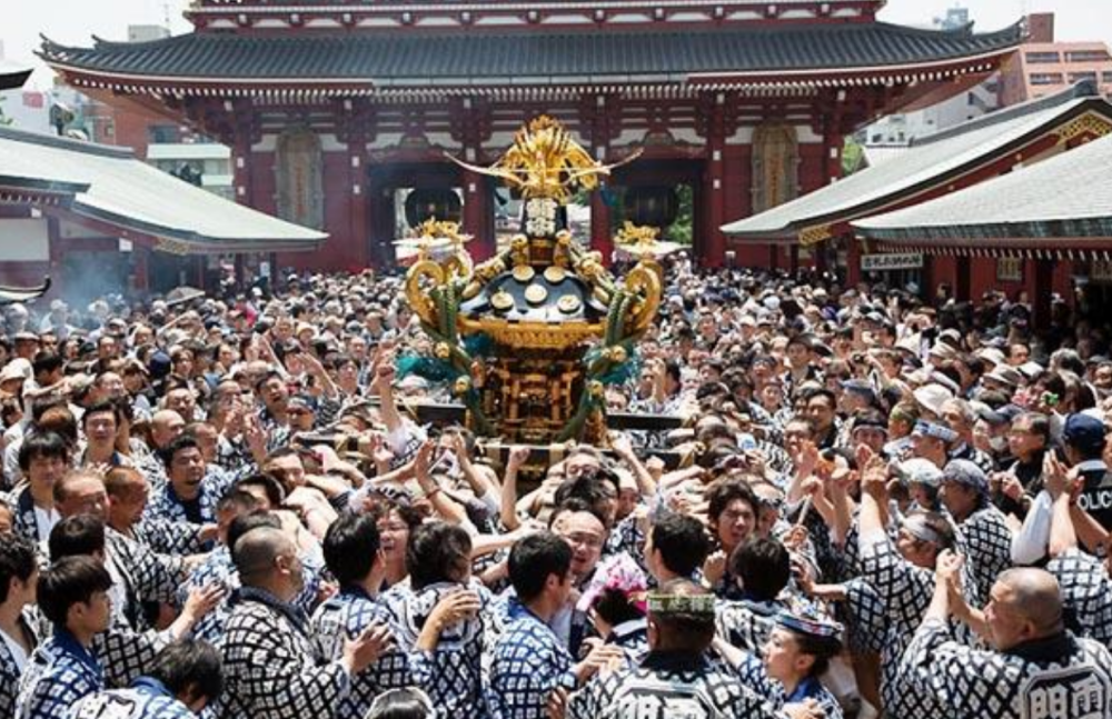 日本人举行祭祀活动