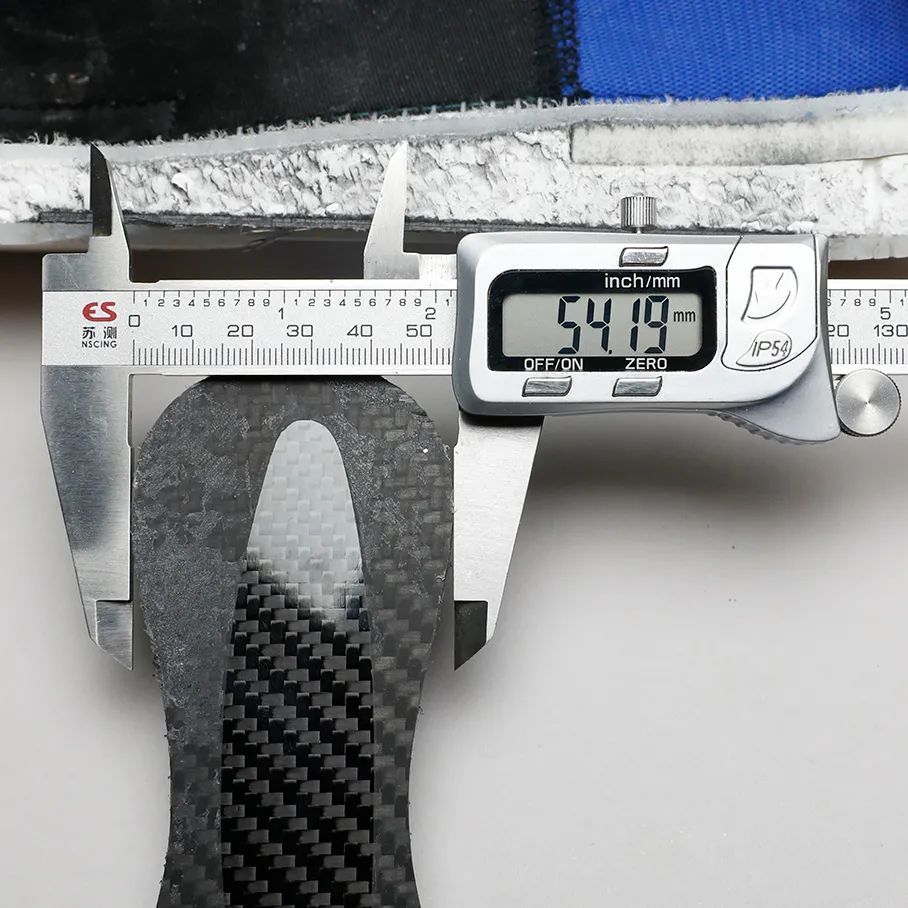 42码足弓碳纤维稳定片前端宽约54.19毫米