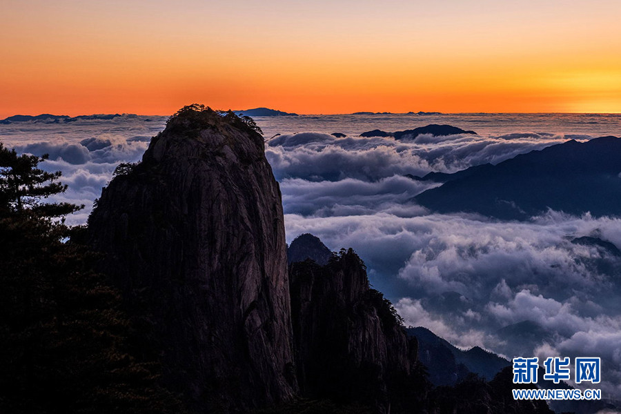 黄山:云海日出 朝霞满天