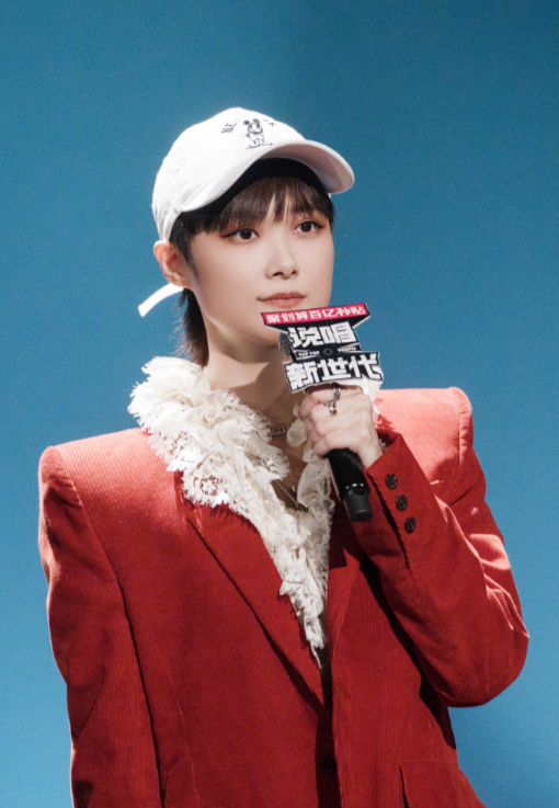 盘点女星中性风装扮:李宇春帅气,杨芸晴有点憨,她却很