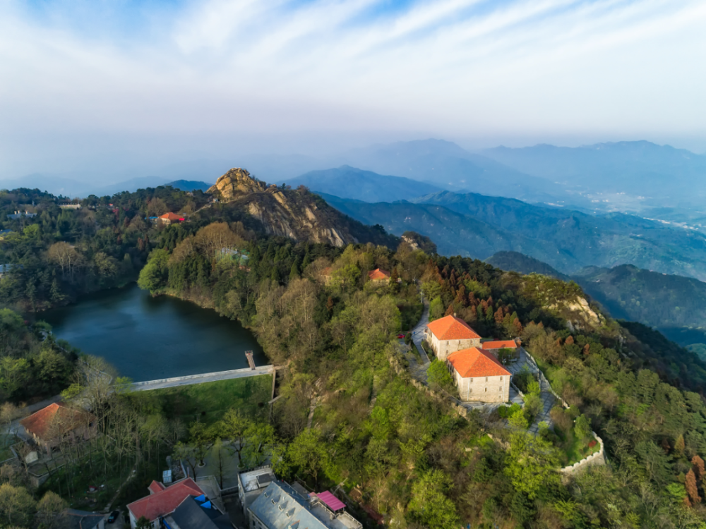 目前信阳已经有两个全域旅游示范区,鸡公山景区至2017年开始启动了5a