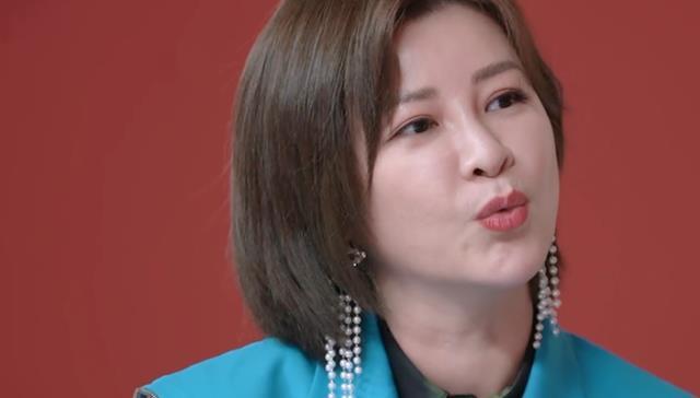 杜华称容祖儿长得像吴宣仪,谁注意霍汶希的表情,网友