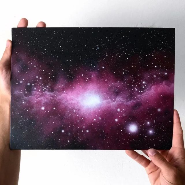 虽然,这些星空画作并不算一幅"写实"的作品,但是,她的作品一样可以让