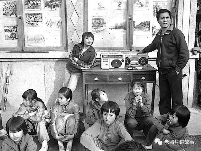 西安街头表演中国武术的孩子们