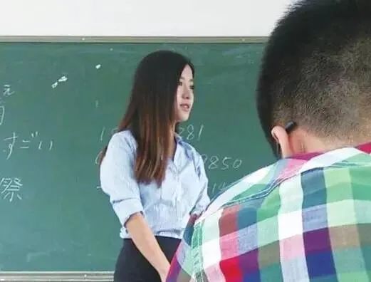 韩国数学老师"女团级颜值"火爆网络,课后甜蜜女友风,网友:现在学还