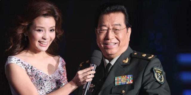 陈思思顶着压力力挺李双江,两人关系扑朔迷离,今终于被"揭露"