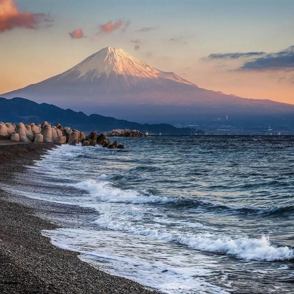 背景图富士山下