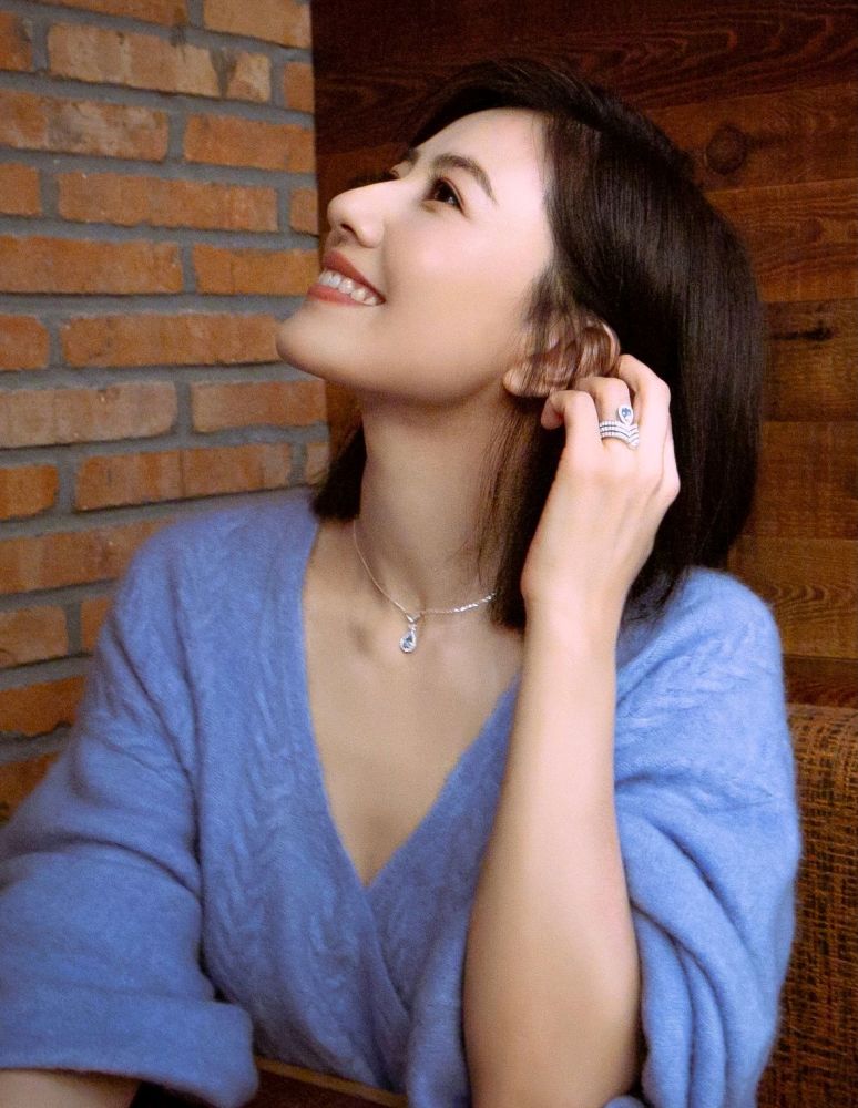 长得好看的人,闺蜜也是个美女,高圆圆与孙嘉一的这张照片,就证实了这