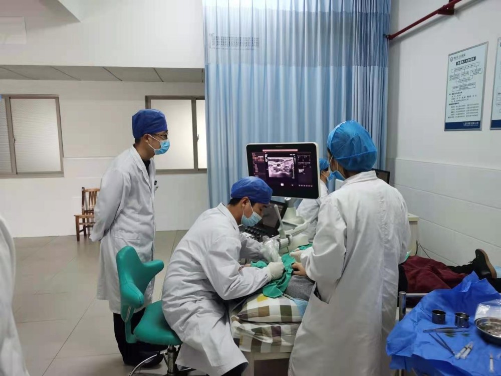 华容县人民医院超声科开展首例甲状腺细针穿刺术