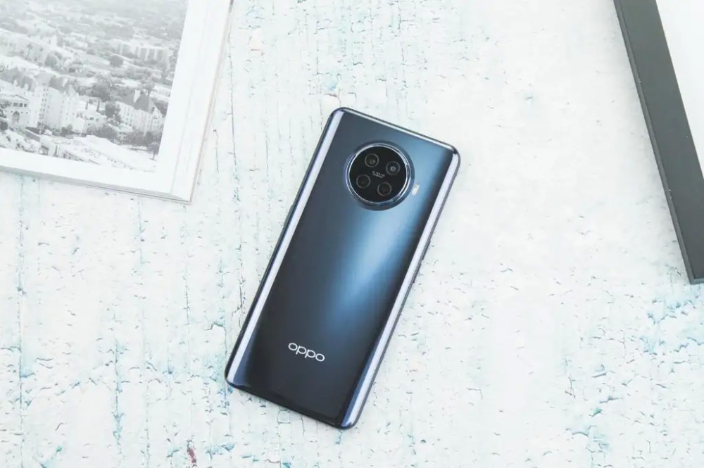 如果你想要换一部游戏手机,那么oppo ace2这款手机非常合适.
