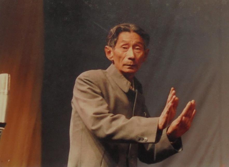 一个是相声泰斗,一个是相声大师,马三立和侯宝林谁高谁低?