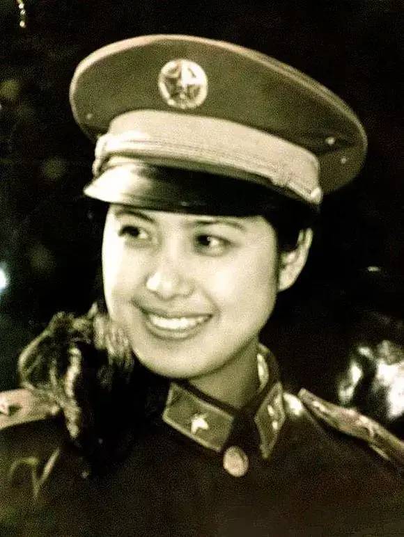 58岁枣花吴玉华二婚嫁给著名画家成亿万富婆今一家很幸福