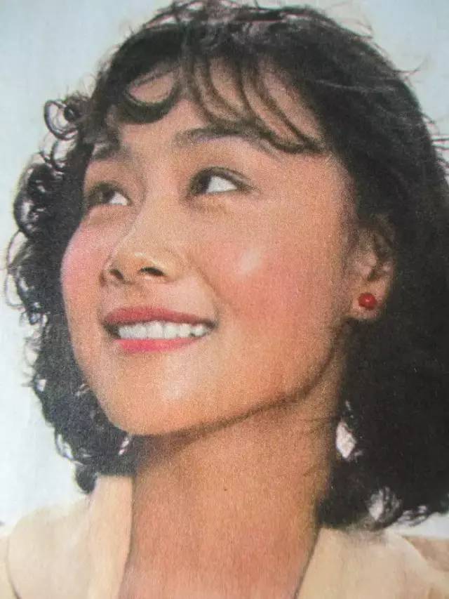 70岁黄梅莹,与演员丈夫结婚38年恩爱如初,如今儿子是一名导演