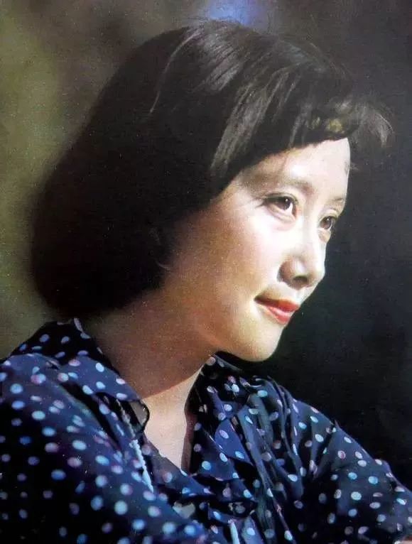 70岁黄梅莹,与演员丈夫结婚38年恩爱如初,如今儿子是一名导演