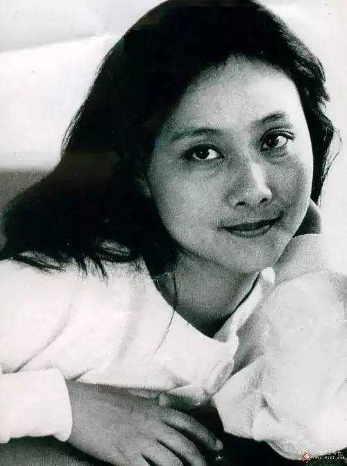 70岁黄梅莹,与演员丈夫结婚38年恩爱如初,如今儿子是一名导演