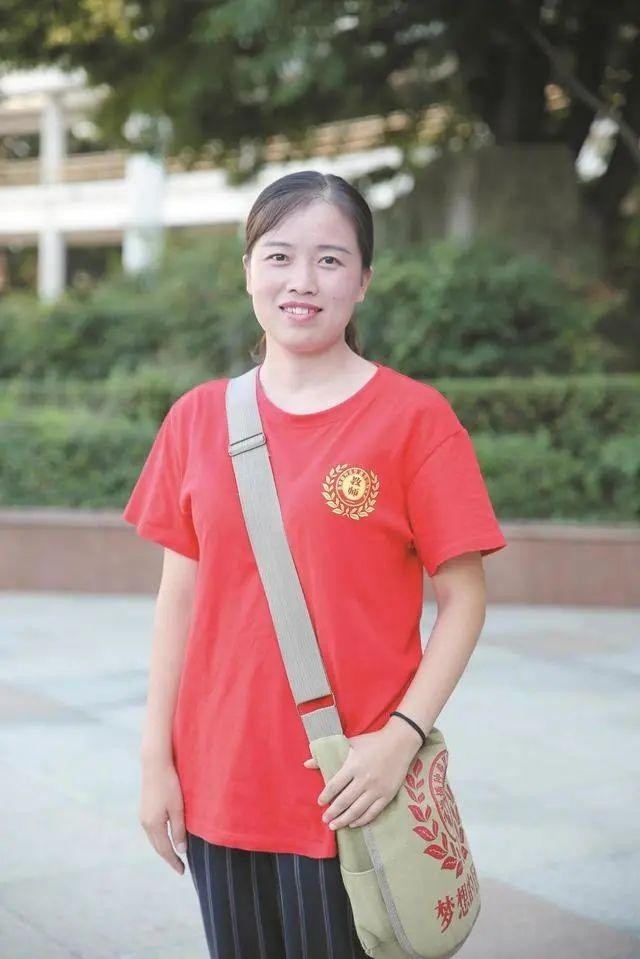 这是一位80后女教师投身教育,扎根乡村的故事,她的名字叫李晶,吉林省