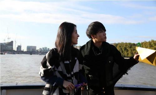 张碧晨华晨宇一家三口合照曝光女儿华迎辰脸型嘴巴像爸爸