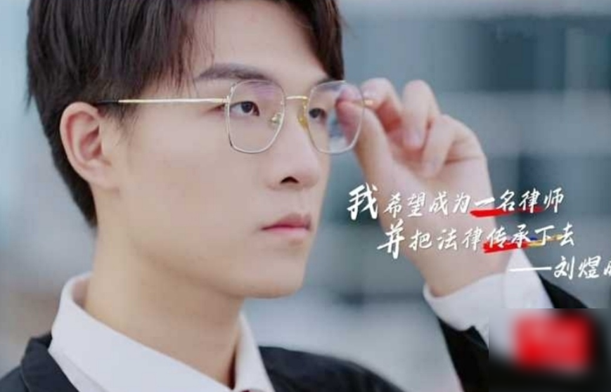 王颖飞刘煜成亮相奇葩说现场失去节目滤镜素人颜值好真实